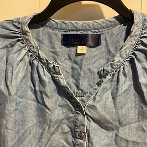 Soft denim blouse with gathers and lace doesn’t get better than this size S